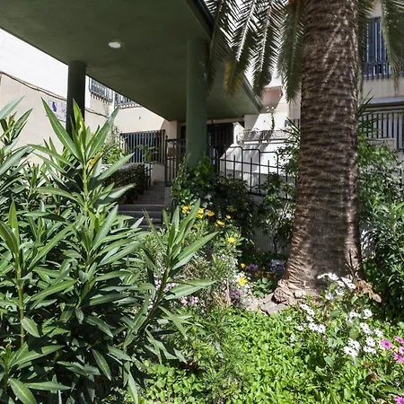 Apartment Arabial Deluxe Ii *